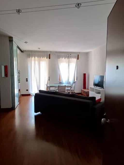 Appartamento Casa เวโรนา ภายนอก รูปภาพ